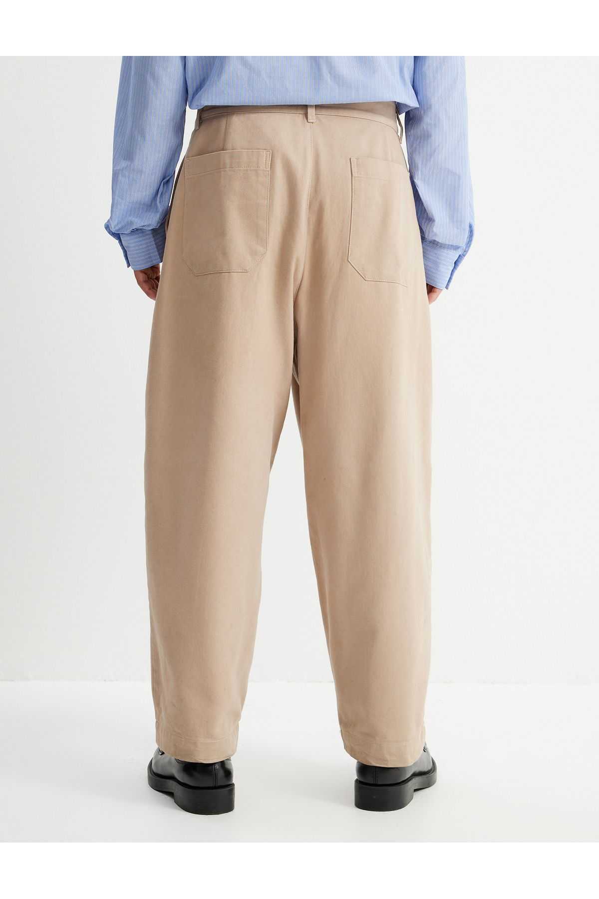 جیب های زیادی شلوار جیب به تفصیل