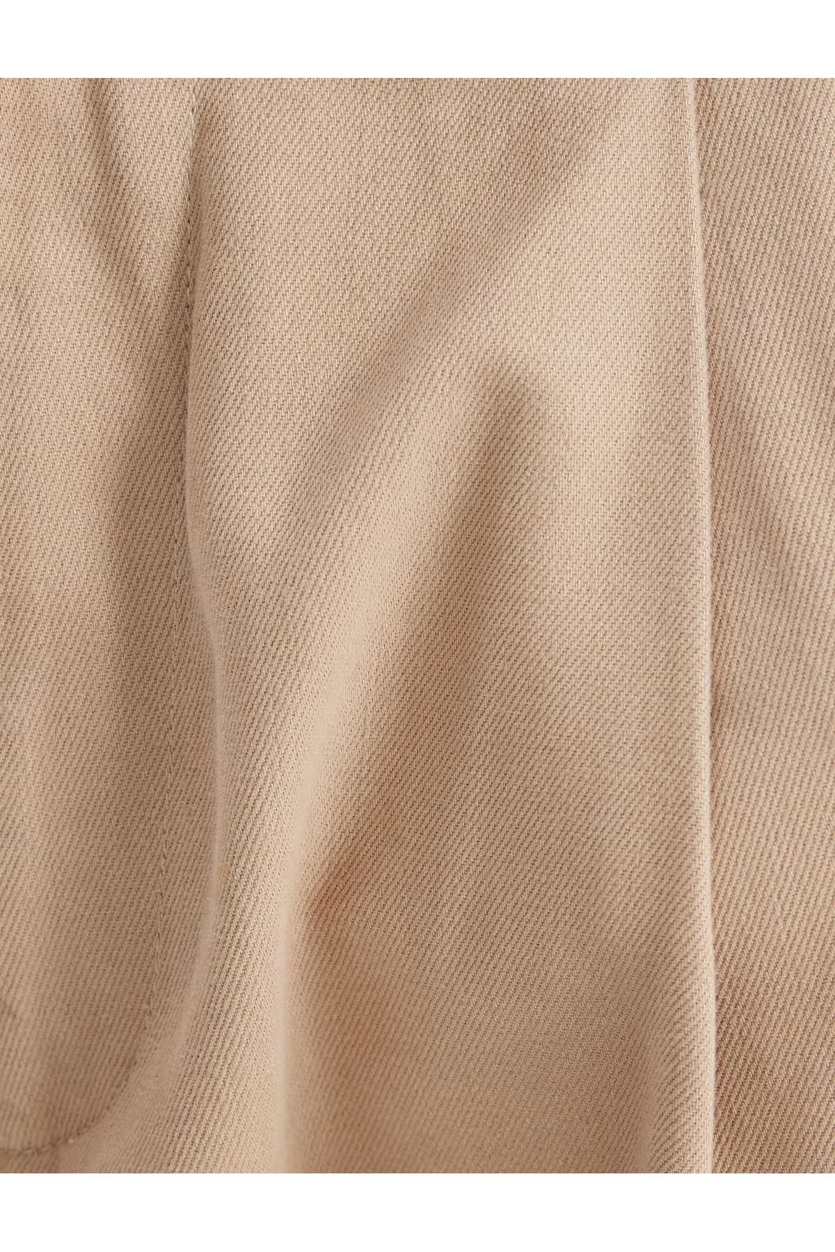 جیب های زیادی شلوار جیب به تفصیل