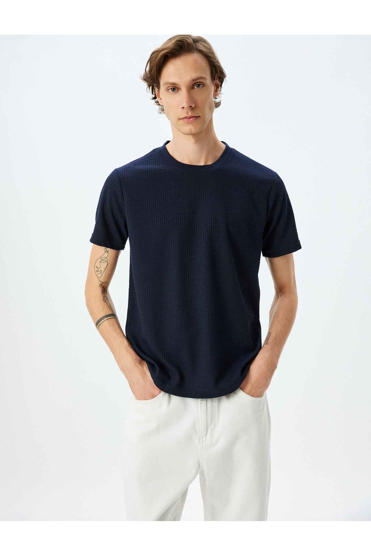 تیشرت یقه کوتاه آستین کوتاه بافت باریک