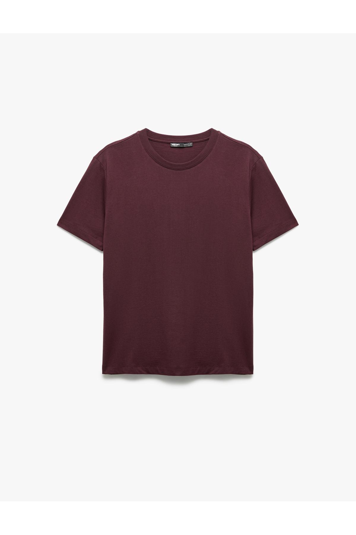 تیشرت یقه کوتاه نخی با یقه باریک