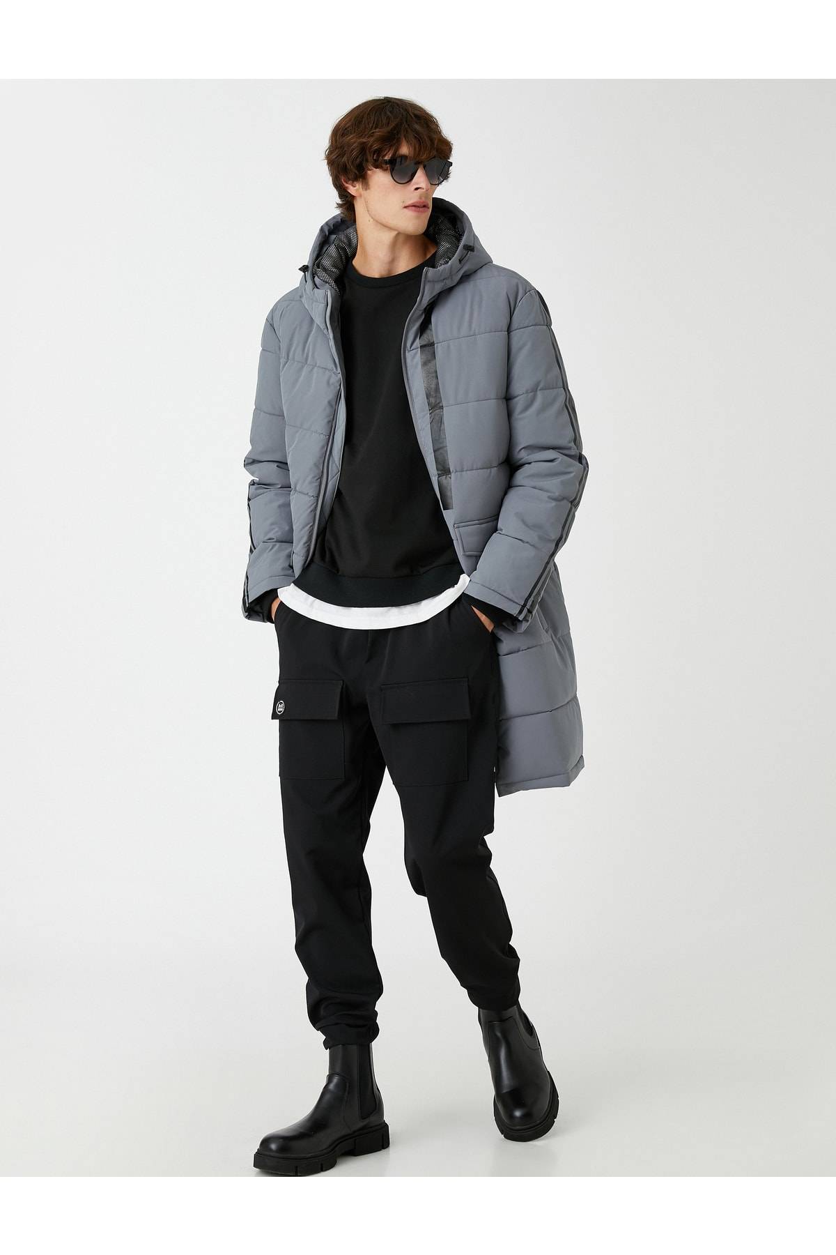 ژاکت پفی کلاهدار با جزئیات جیب چاپ شده