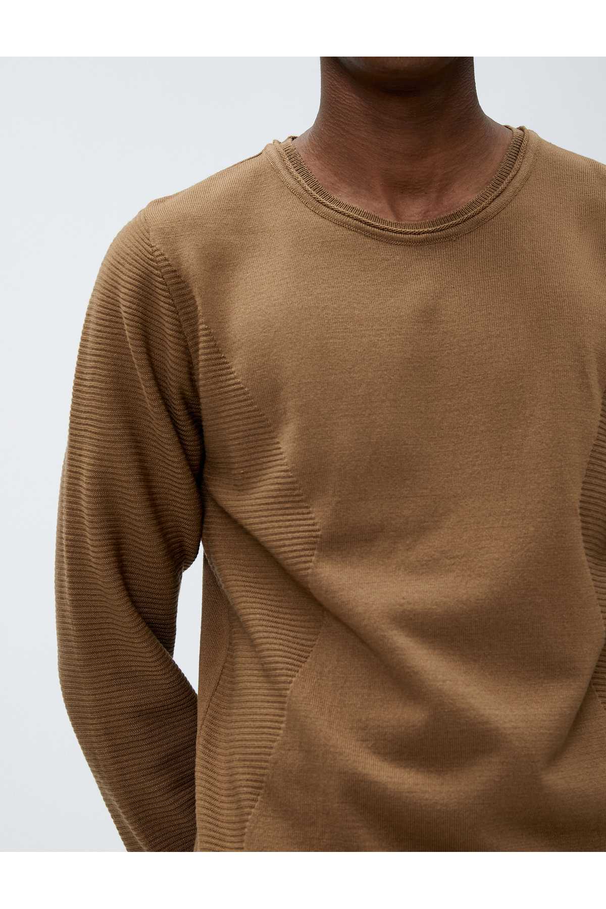 یقه اسلیم پیراهن کش ساده با بافت آستین بلند