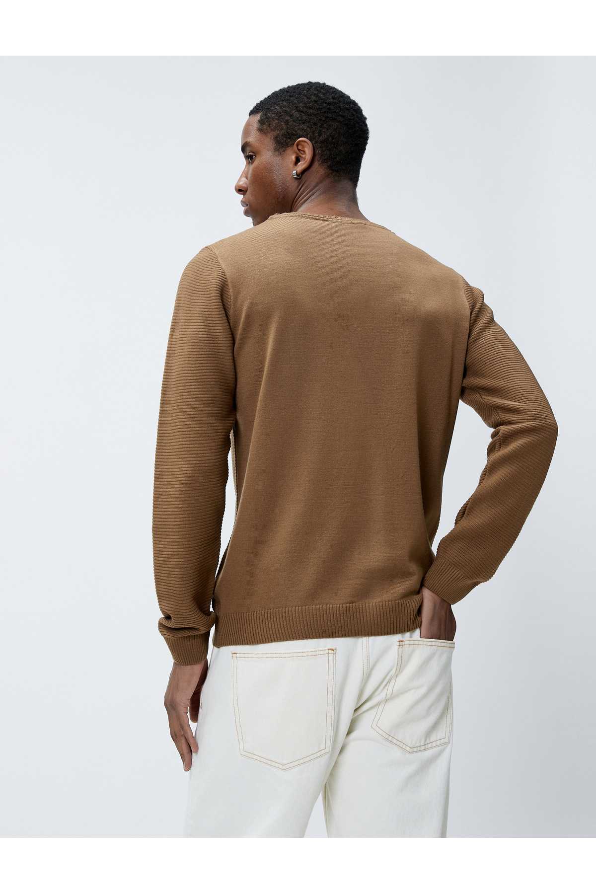 یقه اسلیم پیراهن کش ساده با بافت آستین بلند